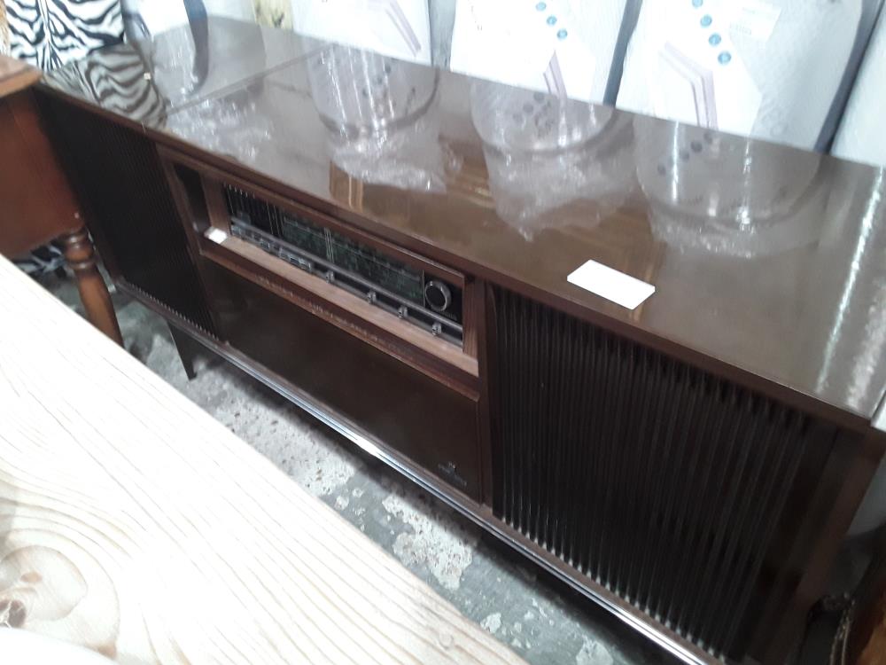 MEUBLE RADIO GRUNDIG POLYESTER  PICK UP DUAL A REVOIR