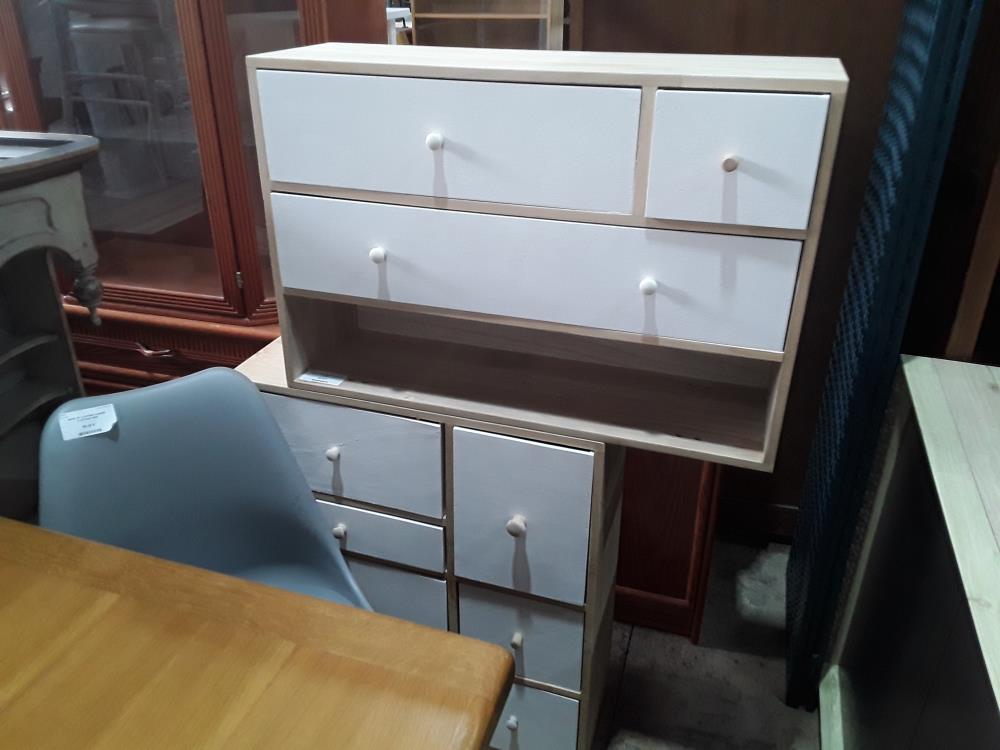 MEUBLE 9T BOIS  EN DECALER BOIS ET BLANC