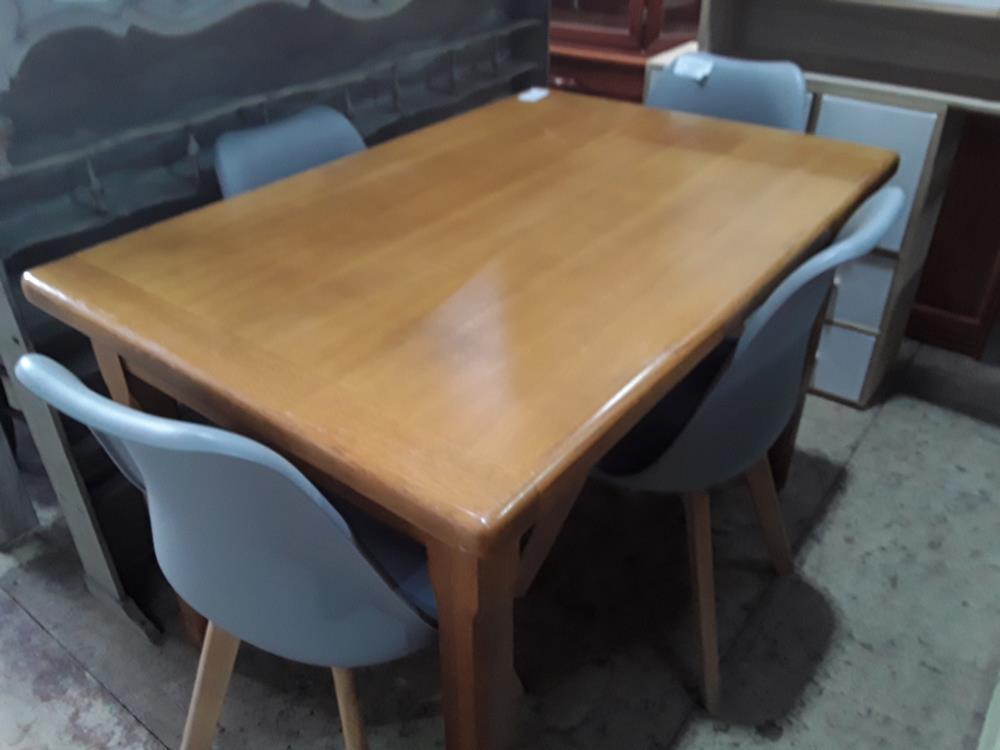 TABLE DE FERME 119CM CHENE CLAIR AVEC DES PETITES RAYURES