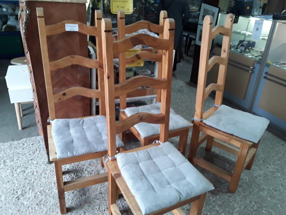 SERIE DE 4 CHAISES TOUT BOIS HAUT DOSSIER + GALETTES 
