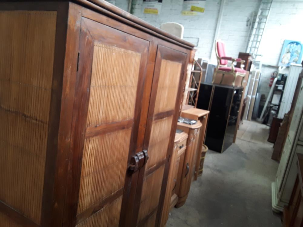 ARMOIRE 2P BOIS EXO LAMELLES BAMBOU PEND/LING MANQUE 1 CHARNIERE