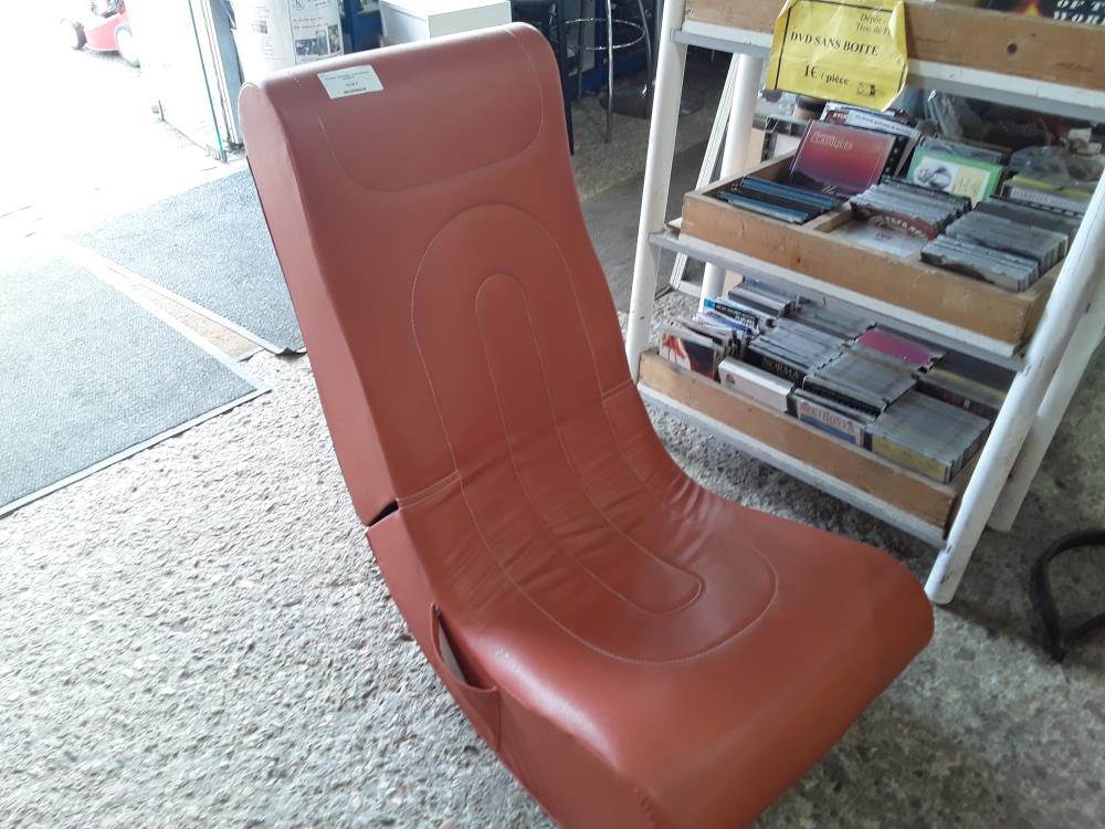 FAUTEUIL BAS SIMILI CUIR ORANGE ANNEE 70