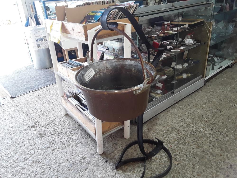 CHAUDRON GM + SUPPORT FER FORGE