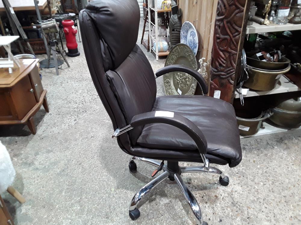 FAUTEUIL DE DIRECT ION SIMILI MARRON A ROULETTES