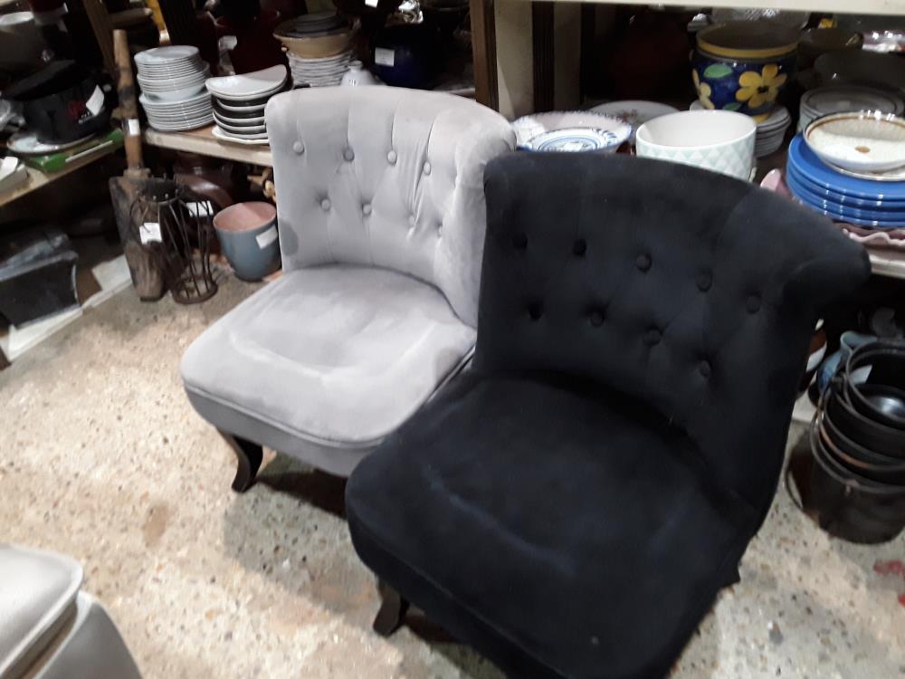 FAUTEUIL BAS NOIR OU GRIS ASSISE MARQUEE