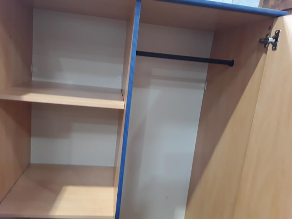 ARMOIRE 2P DECO HETRE LISERET BLEU LING:PEND