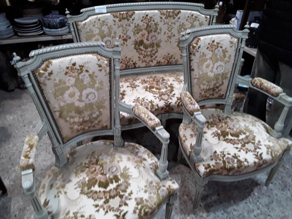 SALON BANQUETTE + 2 FAUTEUILS STYLE LXVI TISSU VELOURS FLEURS SUR FOND BEIGE