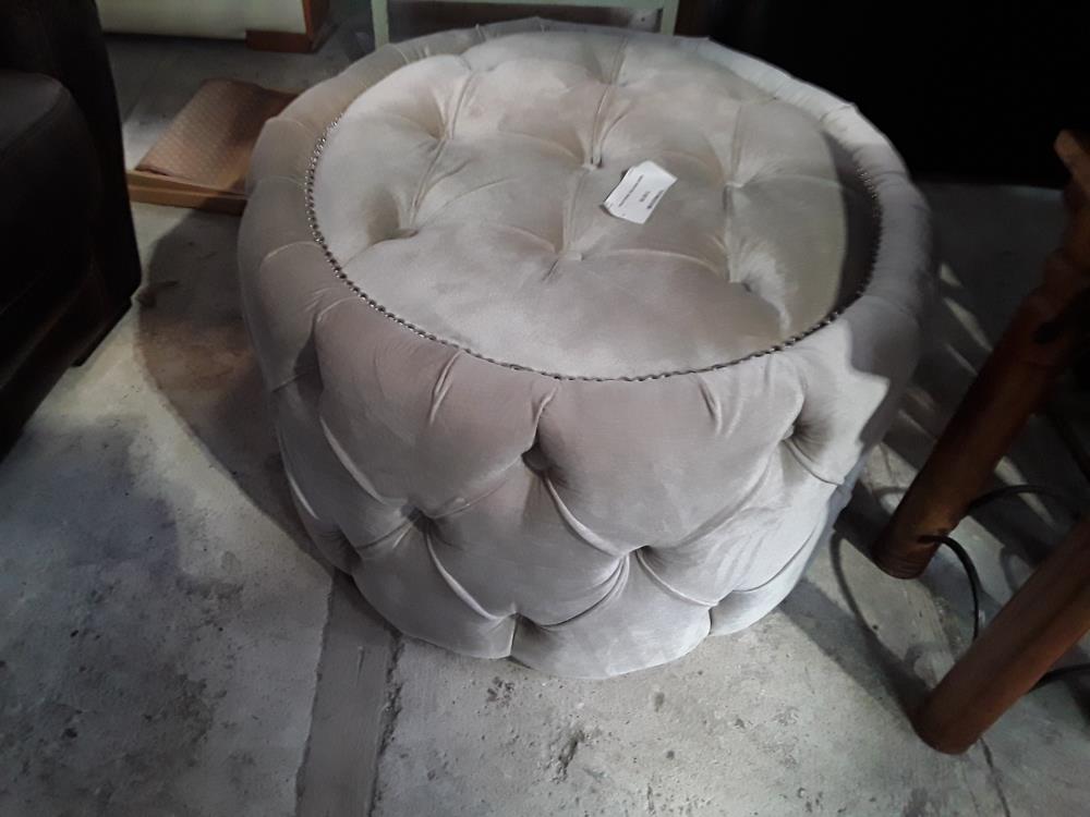 POUF ROND VELOURS GRIS
