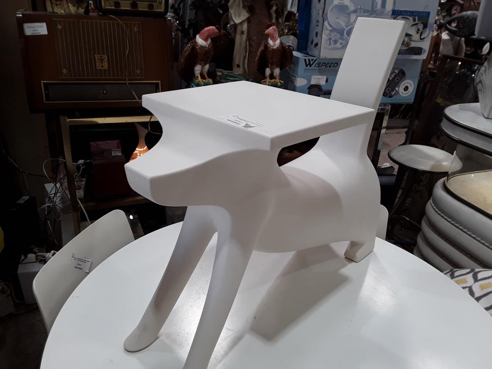 CHIEN TABLE DE JEUX LE CHIEN SAVANT STARK BLANC
