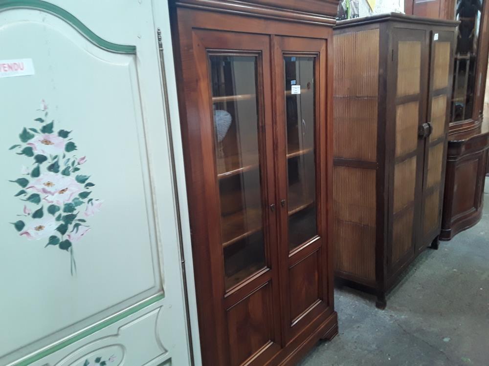 VITRINE 2P MERISIER STYLE LP DEFAUT CORNICHE