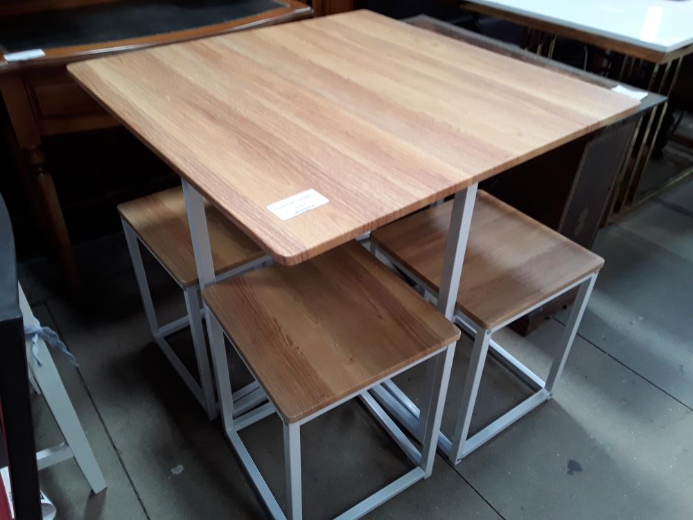 TABLE CARRE 80CM  DECOR BOIS PIED METAL BLANC + 4 TABOURETS