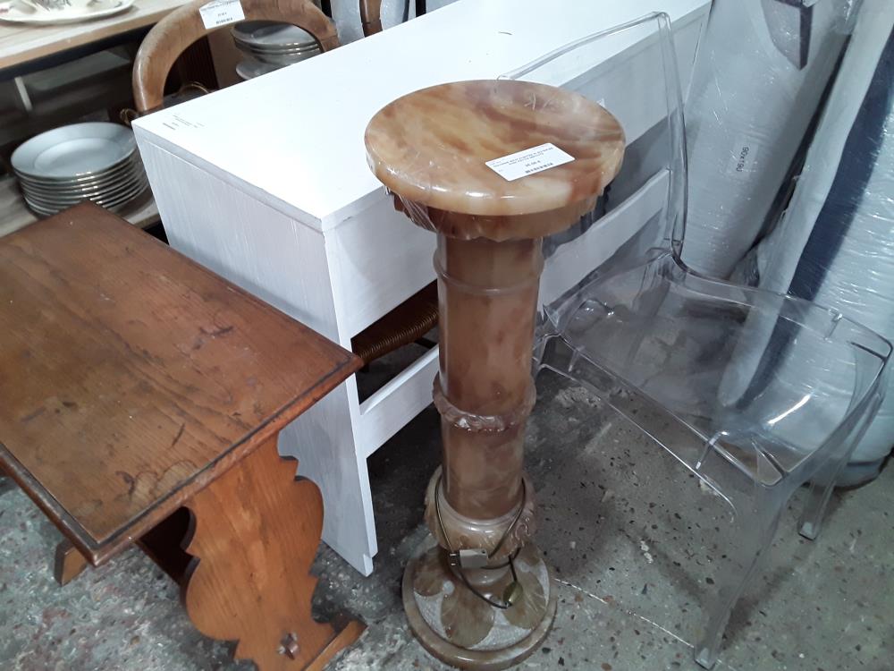 COLONNE 90CM ALBATRE ELECTRIFIEE  AVEC PETITS DEFAUTS