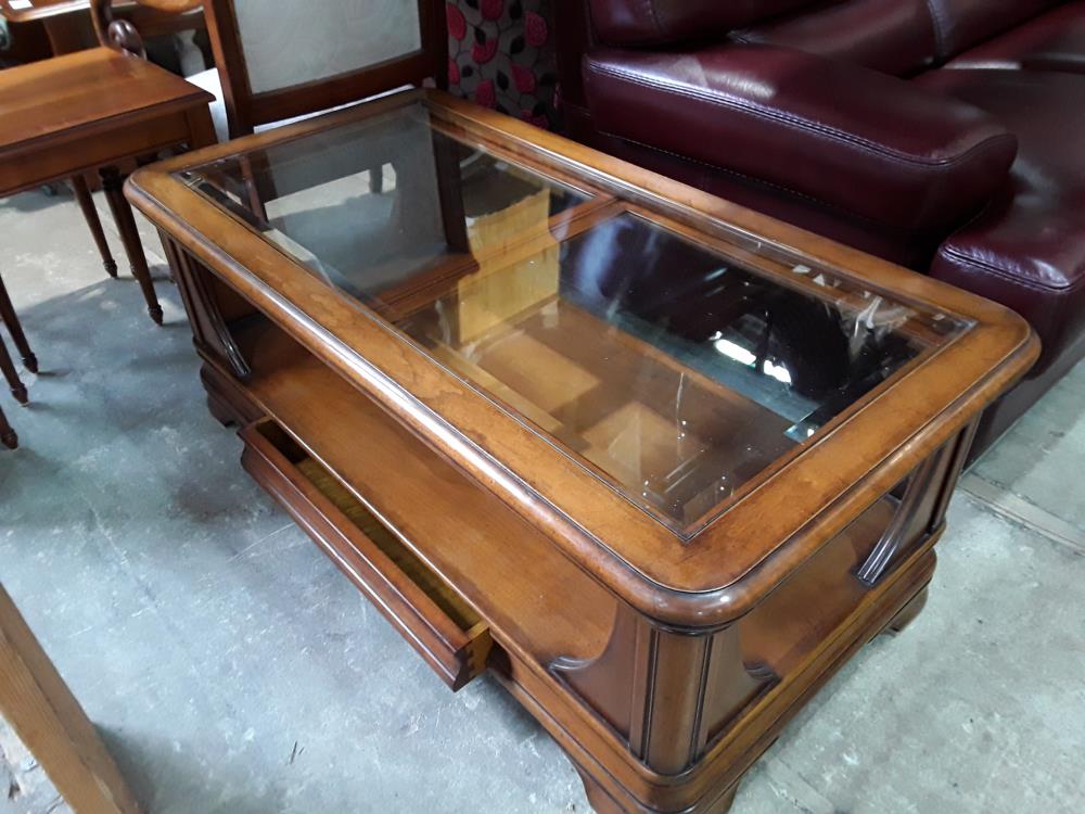 TABLE BASSE MERISIER 115X60 2 ALLONGES DESSUS  VERRE 1T BAS