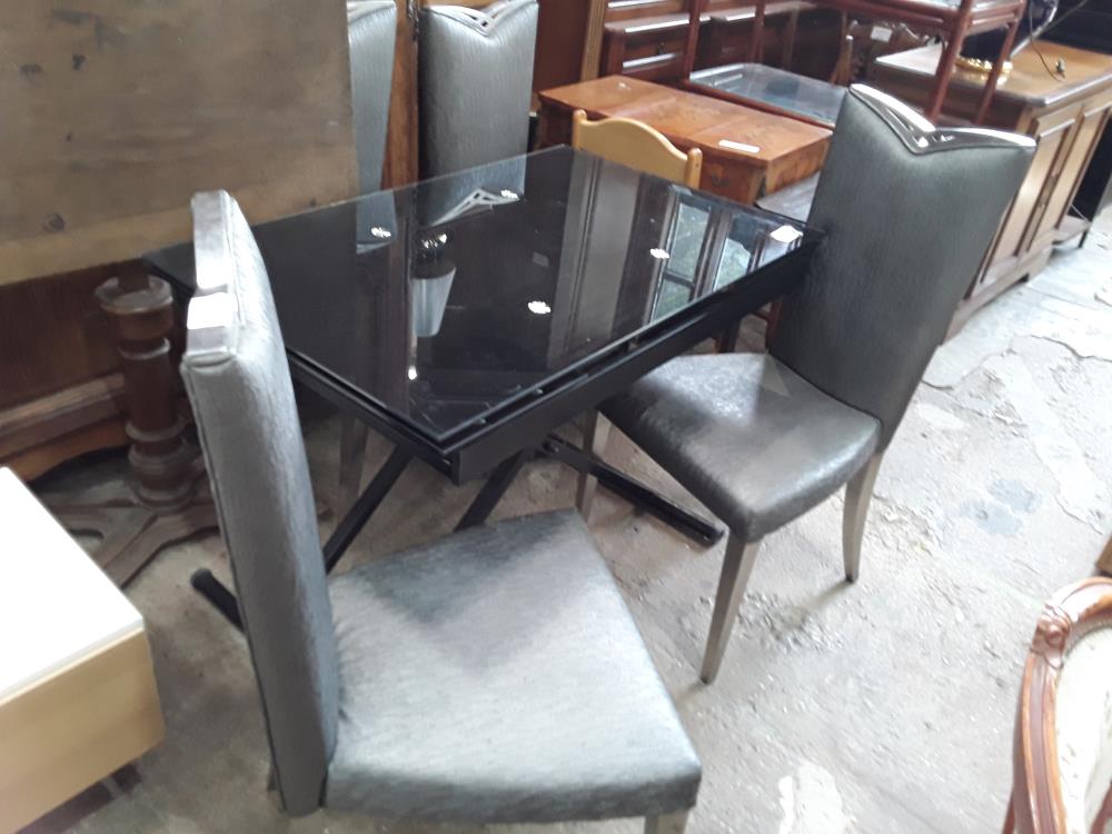 SERIE DE 4 CHAISES SIMILI GRIS 2 AVEC PETITS ACROCS