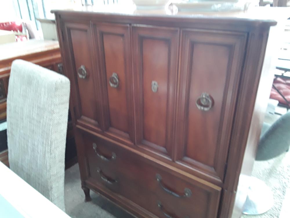 MEUBLE MERISIER 2P  2T 9 CASES INTERIEURES GRISES 1 PIED RESTAURE