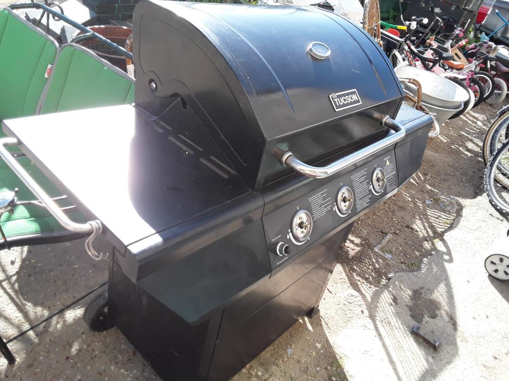 BARBECUE A GAZ TUCSON NOIR GRILL SUR TABLE