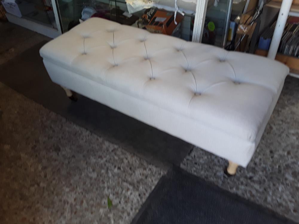 BANQUETTE DE BOUT DE LIT 120CM CAPITONEE TISSU GRIS