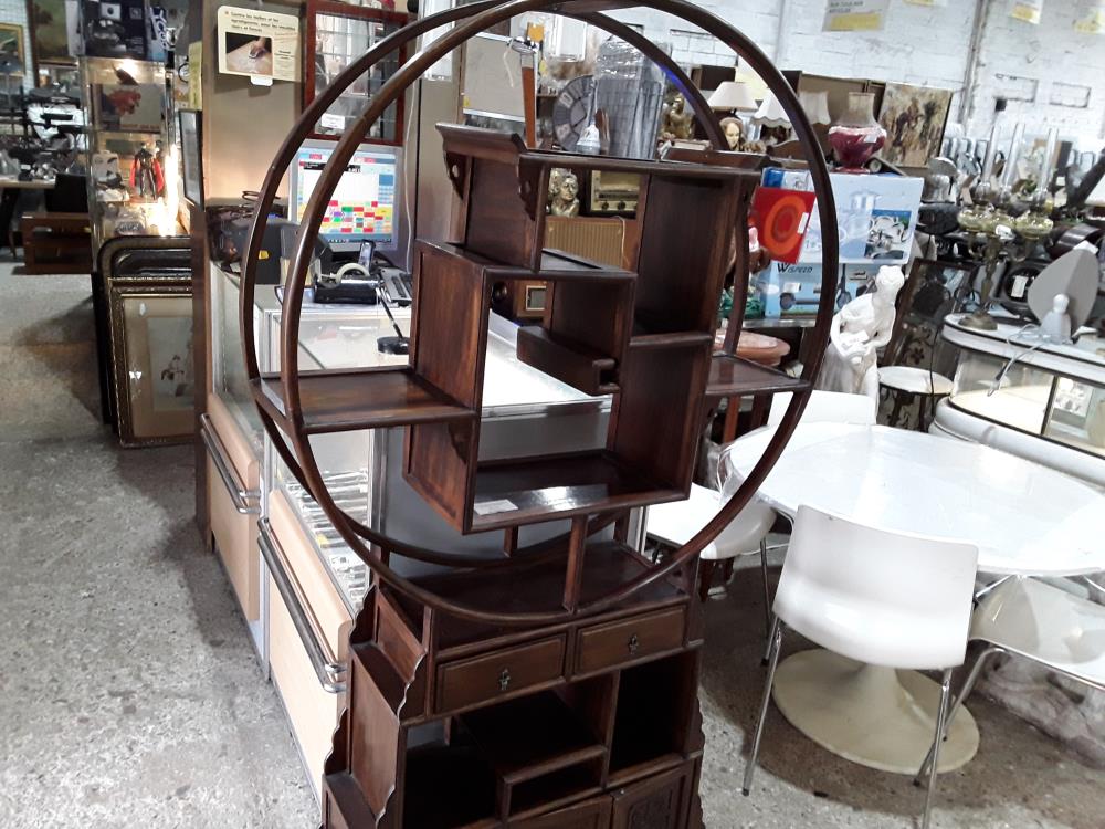 MEUBLE ASIATIQUE ROND ETAGERES 2T 2P 3 NICHES 180/100CM