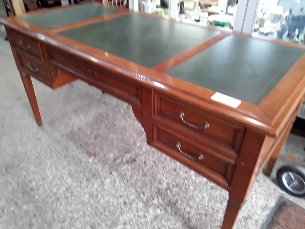 BUREAU MERISIER 5T 3 SOUS MAIN CUIR VERT 1 MARQUER