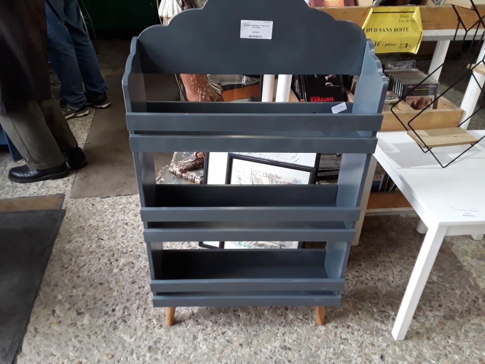 ETAGERE GRISE BOIS 3 TABLETTES  SUR PIEDS