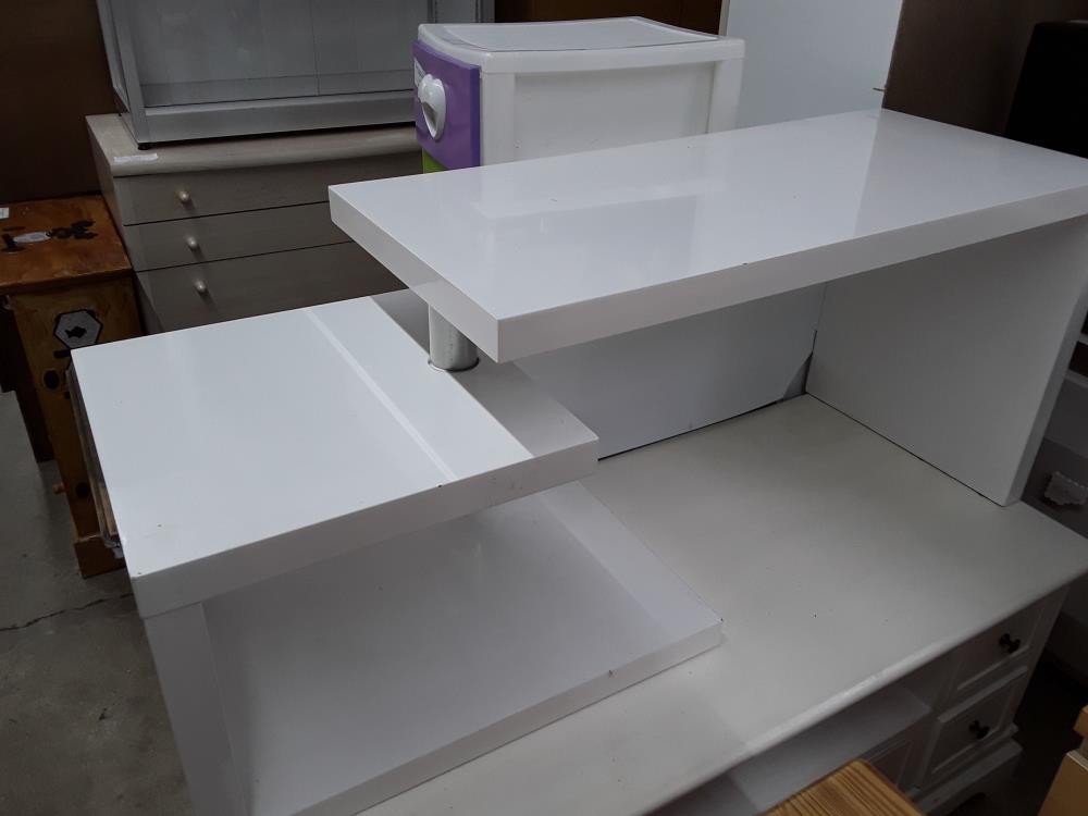 MEUBLE TV BLANC DEPLIANT AVEC DEFAUT FOND