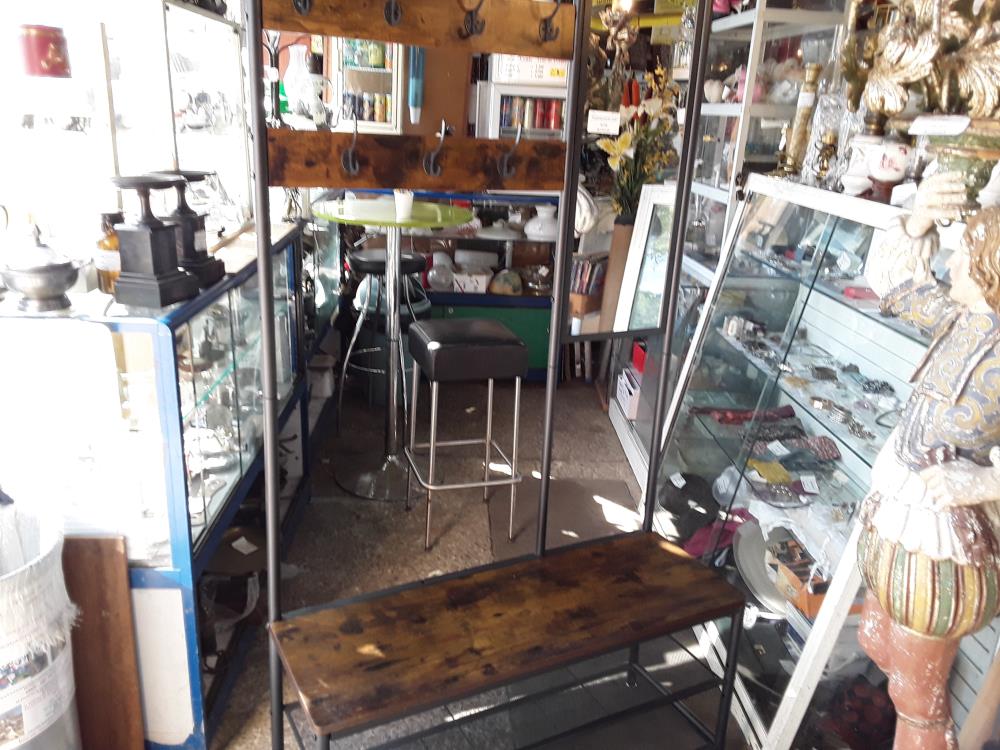 VESTIAIRE METAL ET BOIS  7 PATERES / MIROIR 2 TABLETTES GRILLAGEES