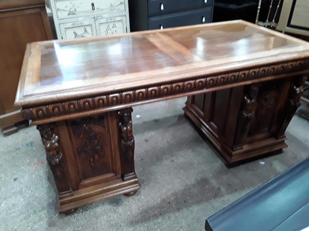BUREAU CHENE BOIS SCULPTE DECOR MYTHOLOGIQUE
