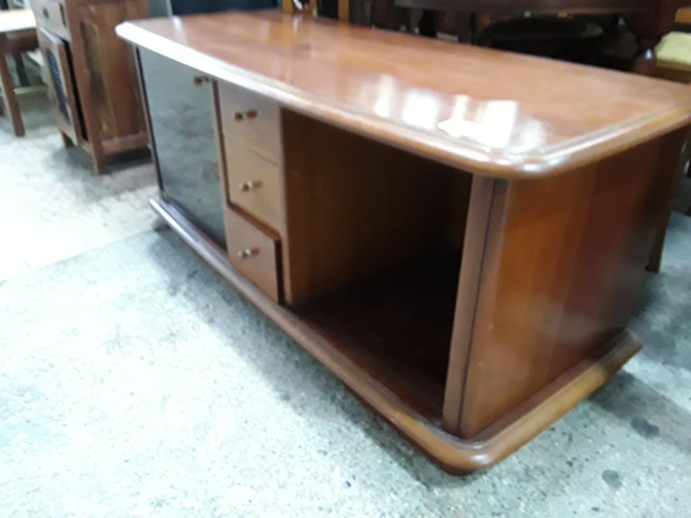 MEUBLE TV MERISIER BAS 137CM 1P FUMEE 3T AU CENTRE