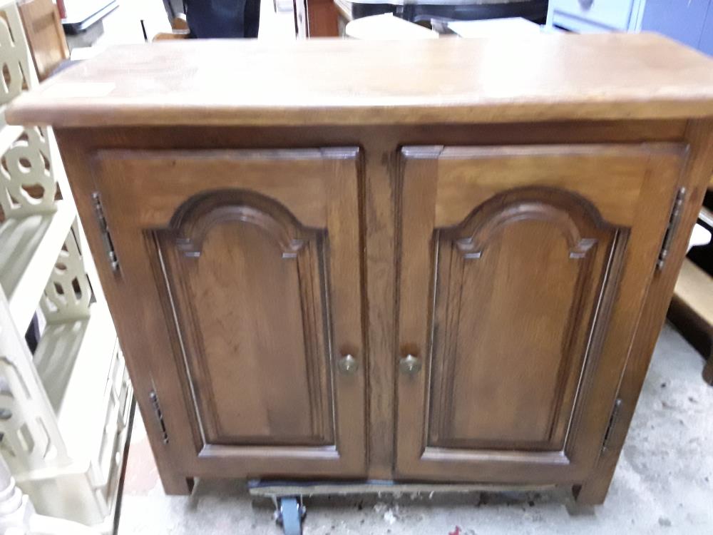MEUBLE 2P CHENE MASSIF TYPE CREDANCE