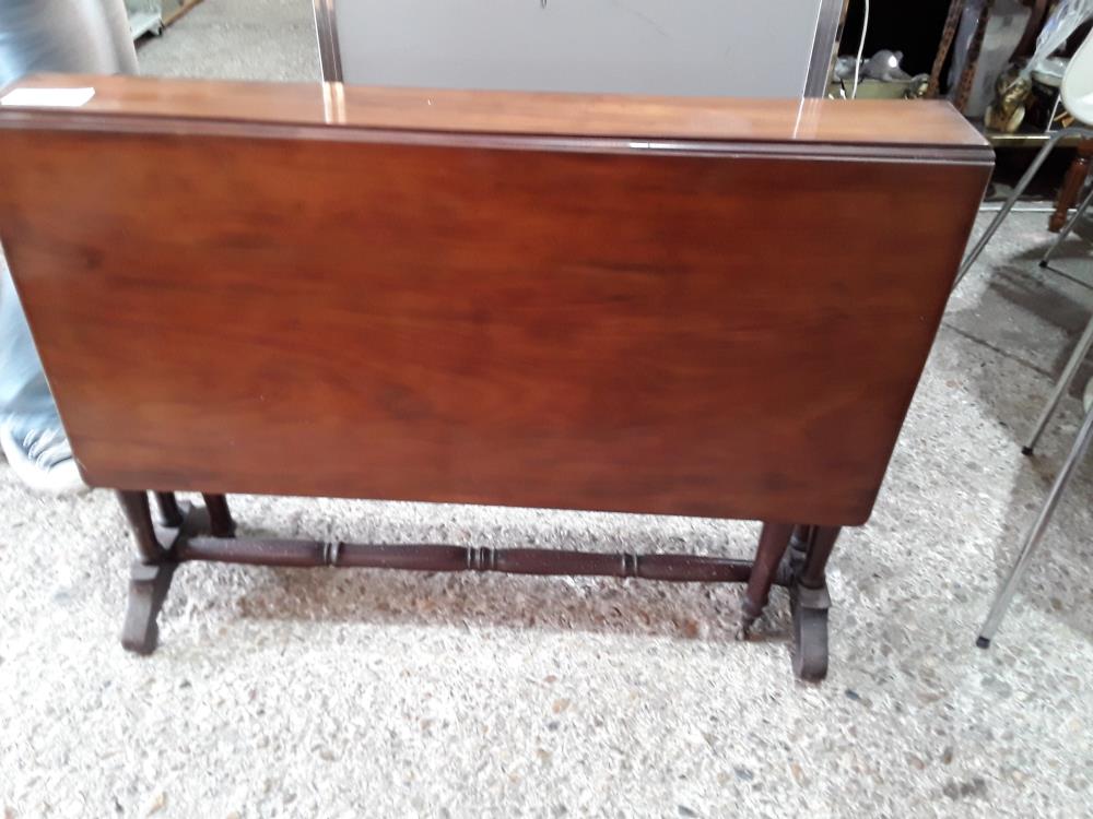 TABLE ACAJOU EXTRAPLATE 92X102 DEPLOYEE DEFAUT PLATEAU