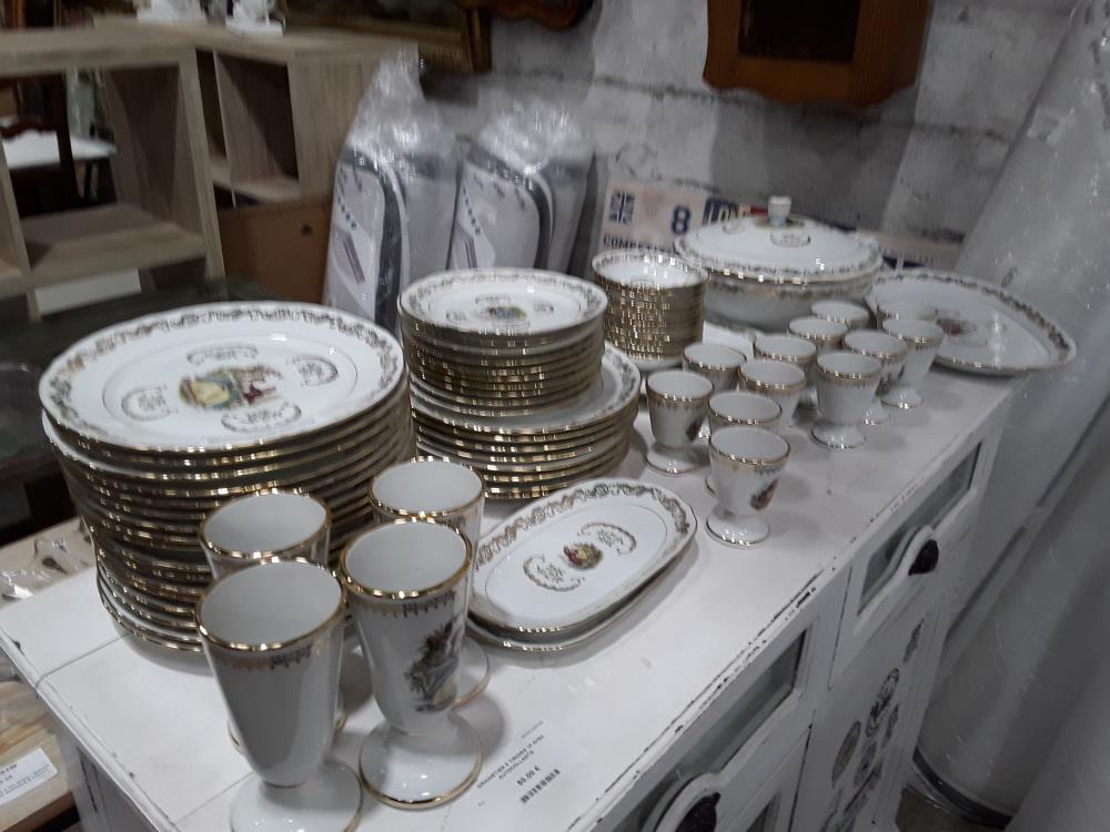 SERVICE DE TABLE 68 PIECES SCENE GALANTE PORCELAINE BERRY ET MB