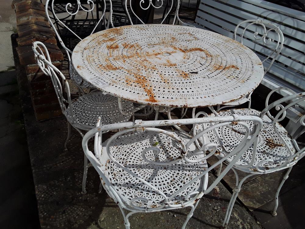 SALON DE JARDIN FF BLANC ANCIEN TRACES DE ROUILLE TABLE 100CM + 4 FAUT 2 CHAISES