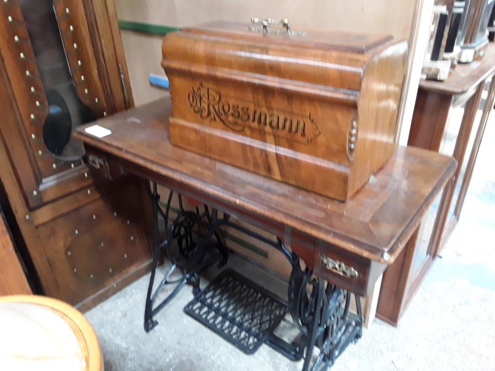 MACHINE A COUDRE ROSSMANN ANCIENNE SUR TABLE + COUVERCLE