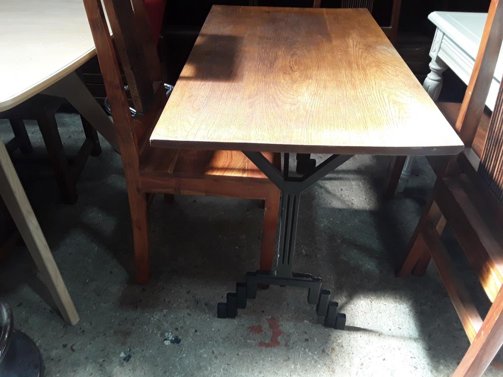 TABLE BISTROT PLATEAU CHENE 100/59CM PIETEMENT NOIR PIEDS ESCALIER