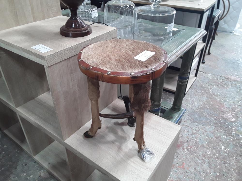 TABOURET CHASSEUR 3 PIEDS DE BICHE DT 1 A RECOLLER