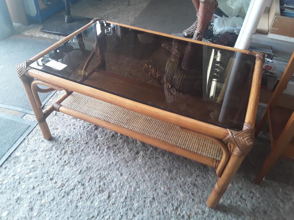 TABLE BASSE 86/56CM BAMBOU PLATEAU PLEXIGLASS FUME