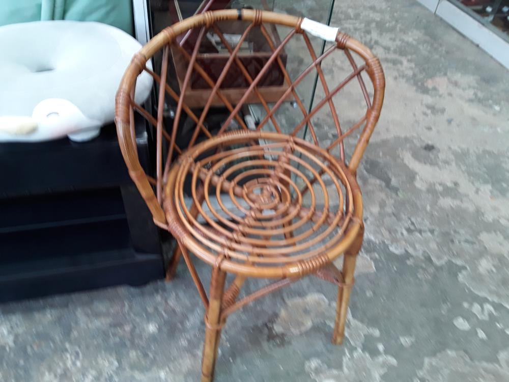 CHAISE ENFANT BAMBOU MIEL RONDE AVEC COUSSIN GRIS
