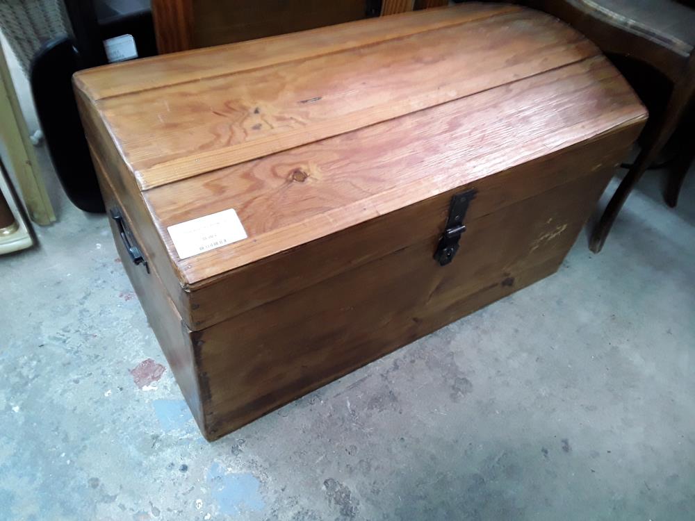 COFFRE BOIS MIEL BOMBE 79X44