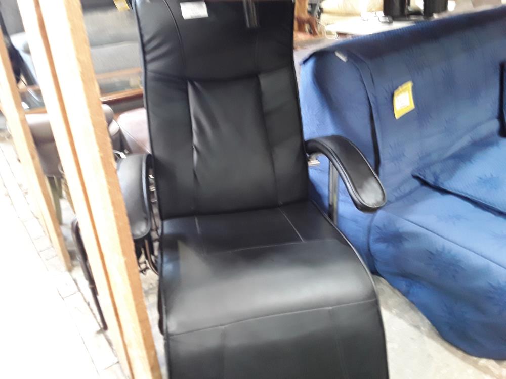 FAUTEUIL MASSANT SIMILI NOIR PIVOTANT SUR SOCLE TULIPE INOX 