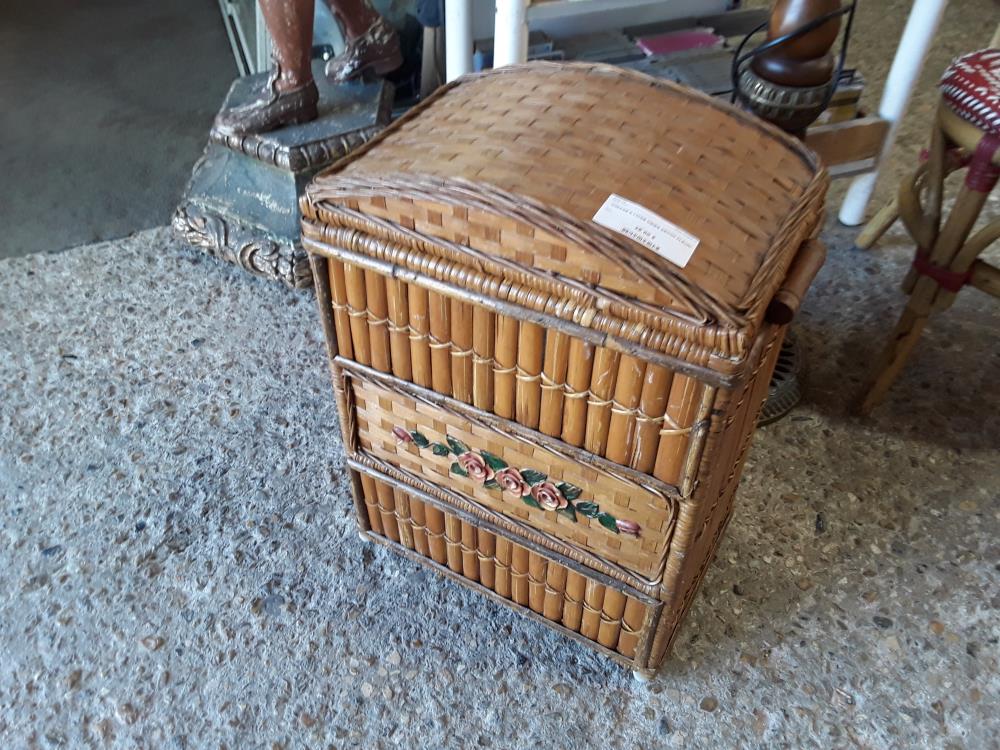 COFFRE A LINGE OSIER DECOR FLEURI