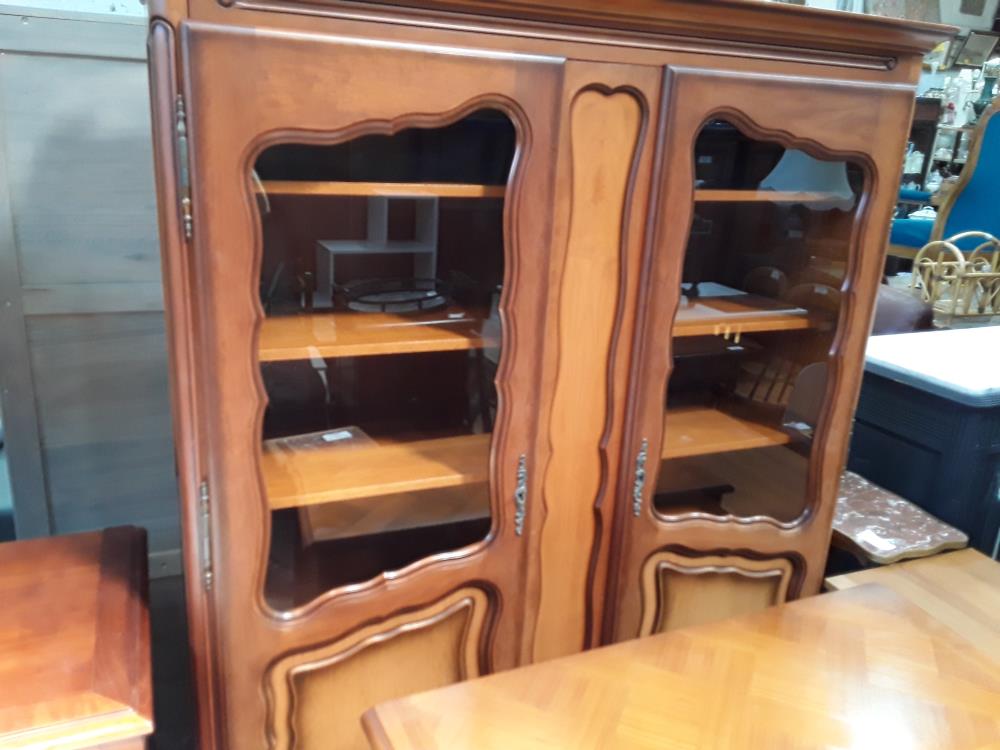 VITRINE MERISIER 2P STYLE REG DEFAUT TIENTE