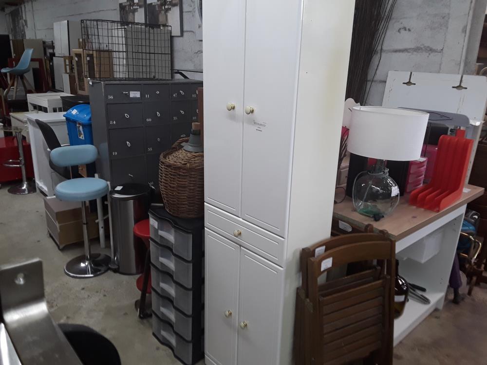 ARMOIRE DE SDB LAQUEE BLANCHE DEFAUT DE COLORATION SUR LES COTES