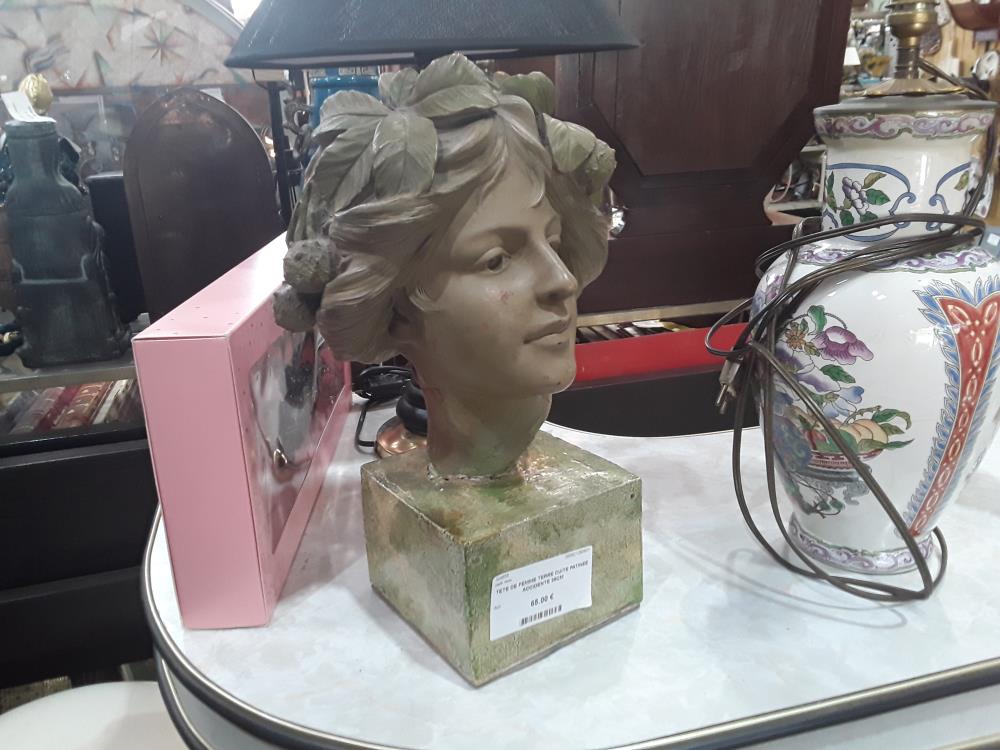 TETE DE FEMME TERRE CUITE PATINEE ACCIDENTE 35CM