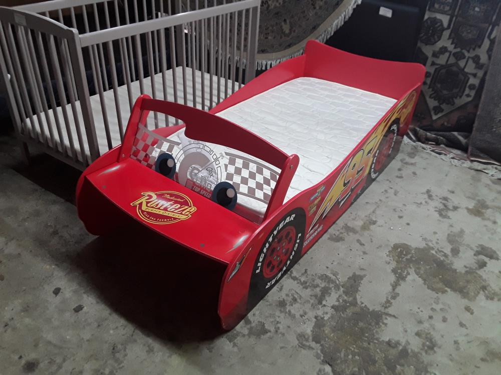 LIT VOITURE CARS RUSTIES  70X140 AVEC MATELAS MOUSSE