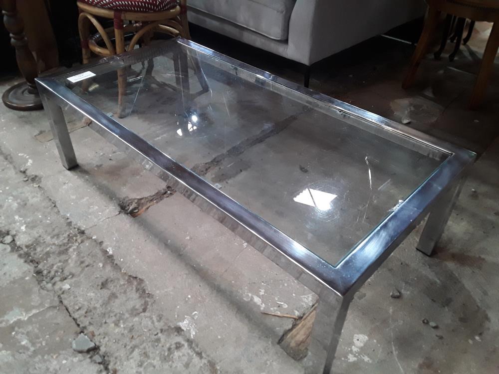 TABLE BASSE VINTAGE   CADRE CHROME PICOTS PLATEAU VERRE DEFAUT 110 /55CM