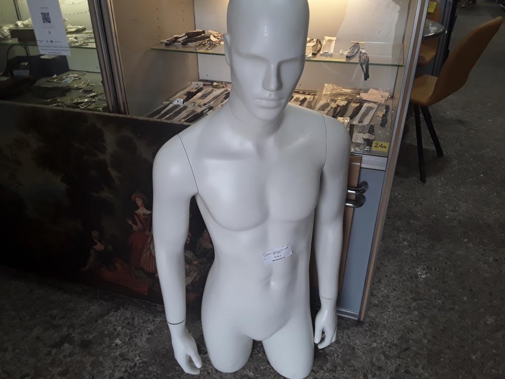 MANNEQUIN HOMME BLANC A POSER SUR TABLE 