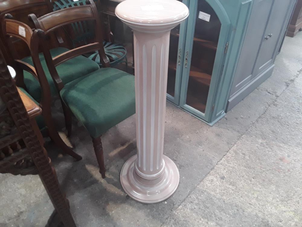 COLONNE CANNELLEE BOIS CERUSEE ROSE