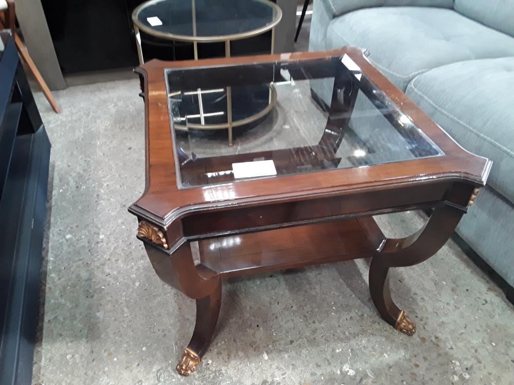 TABLE BASSE CARREE PLATEAU ACAJOU VERNIS PLATEAU MARQUETERIE PANIER PIED GRIFFES