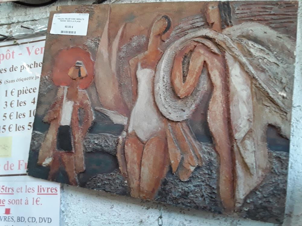 TABLEAU RELIEF AVEC DEFAUTS   FEMME 1920 A LA PLAGE