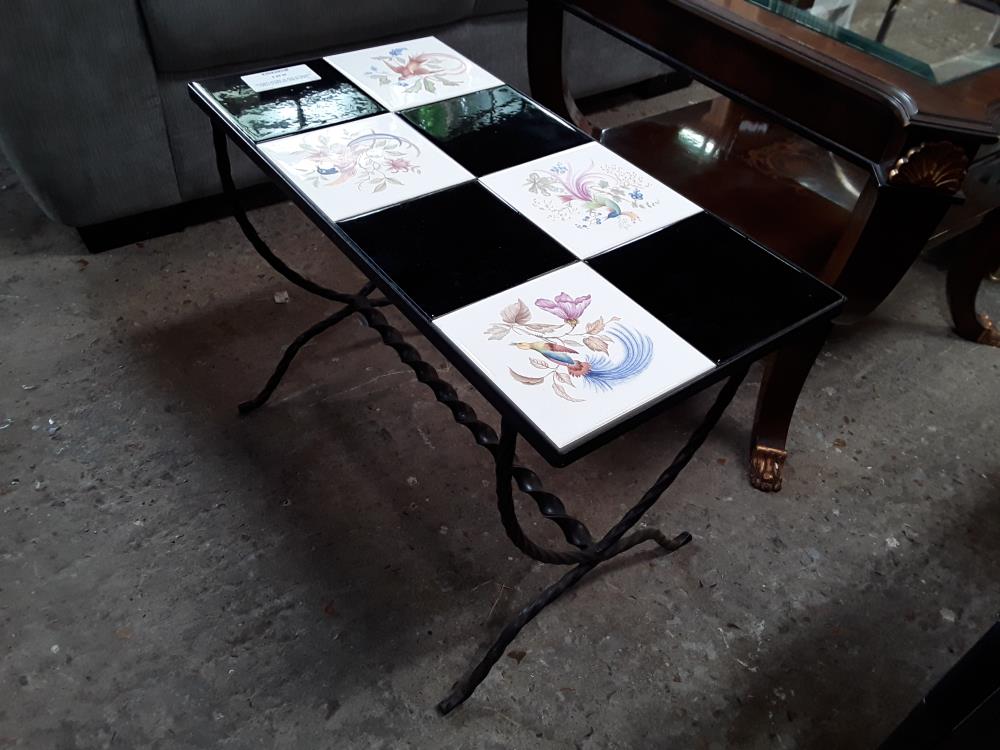 TABLE BASSE VINTAGE PLATEAU CARREAUX NOIR ET DECOR OISEAUX PIED FF